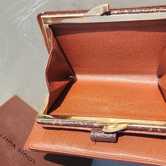 Authentic Louis Vuitton kisslock wallet - Picture 10 of 15